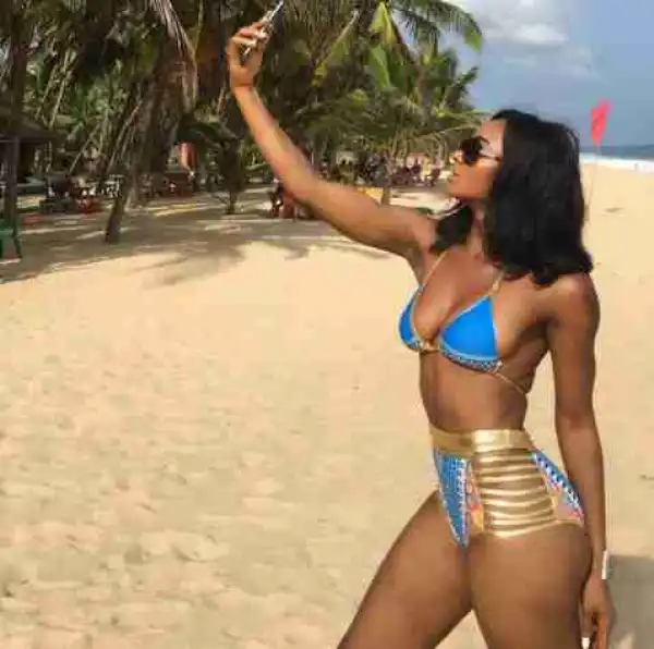 Wofai Fada Hot In "Wonder Woman" Themed Bikini